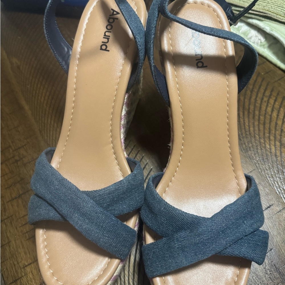 Colorful Woven Wedge Sandals - Picture 3 of 5